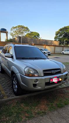 HYUNDAI TUCSON 2.0 MPFI GLS 16V 143CV 2WD GASOLINA 4P AUTOMÁTICO HYUNDAI TUCSON 2.0 MPFI GLS 16V 143CV 2WD GASOLINA 4P AUTOMÁTICO